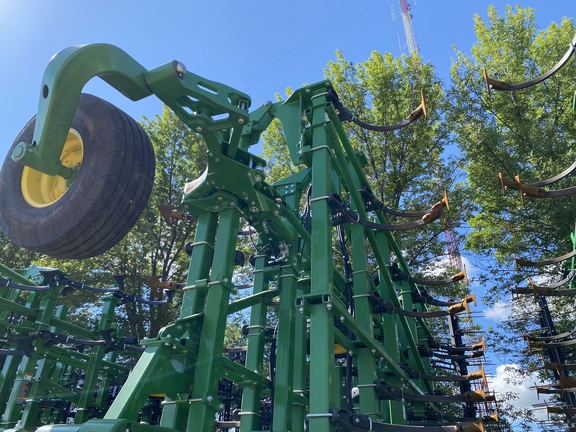 2018 John Deere 2230FH Field Cultivator