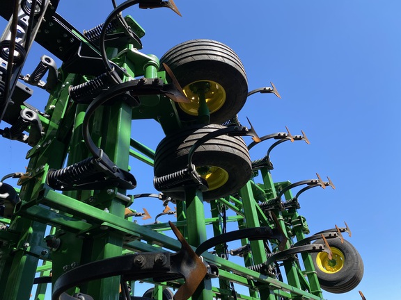 2018 John Deere 2230FH Field Cultivator