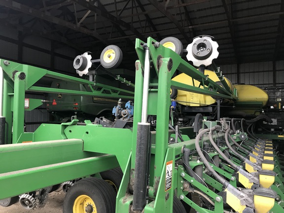 2013 John Deere DB60 Planter