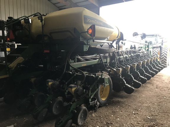 2013 John Deere DB60 Planter