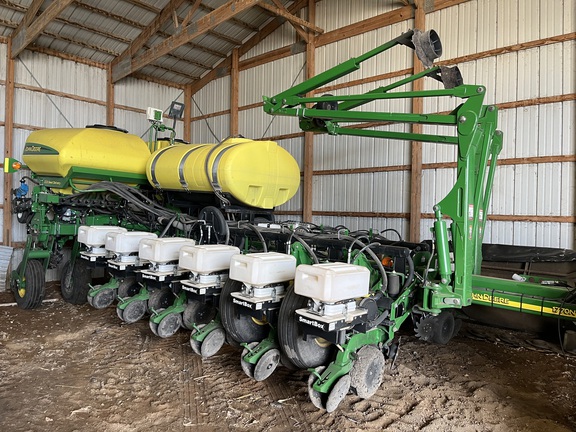 2014 John Deere 1770NT CCS Planter