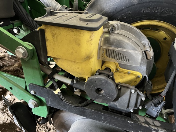 2014 John Deere 1770NT CCS Planter