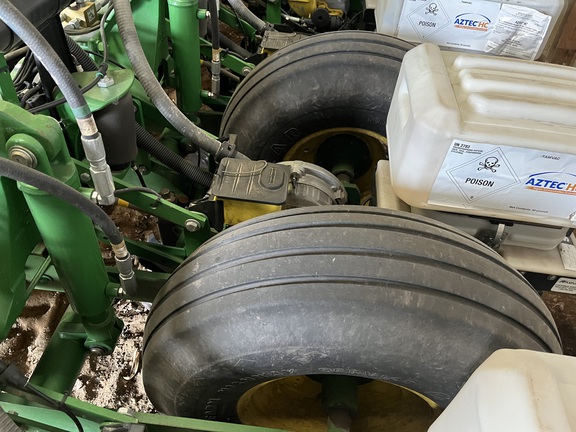 2014 John Deere 1770NT CCS Planter