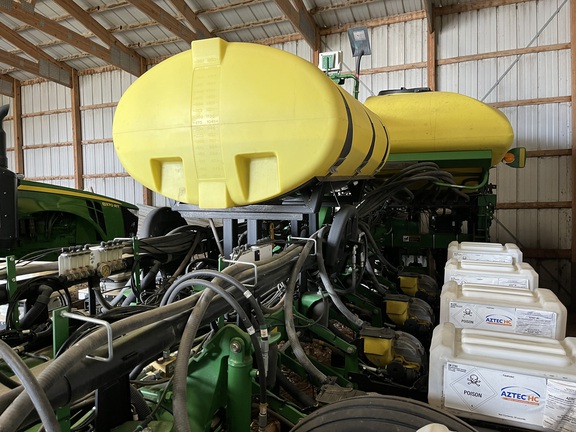 2014 John Deere 1770NT CCS Planter