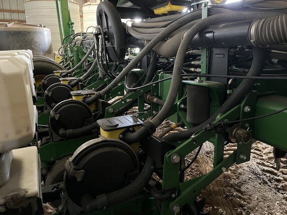 2014 John Deere 1770NT CCS Planter