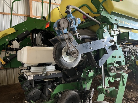 2014 John Deere 1770NT CCS Planter