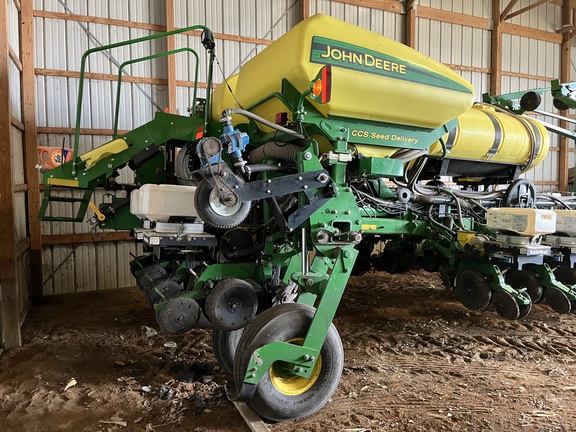 2014 John Deere 1770NT CCS Planter