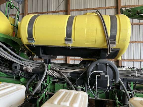 2014 John Deere 1770NT CCS Planter