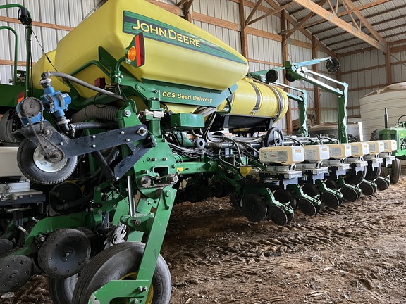 2014 John Deere 1770NT CCS Planter