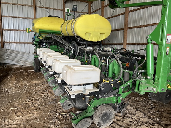 2014 John Deere 1770NT CCS Planter