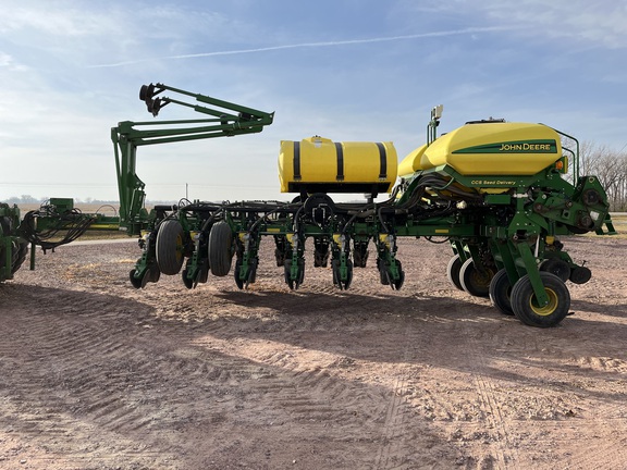 2014 John Deere 1770NT CCS Planter