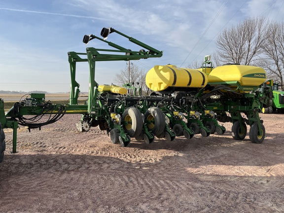 2014 John Deere 1770NT CCS Planter