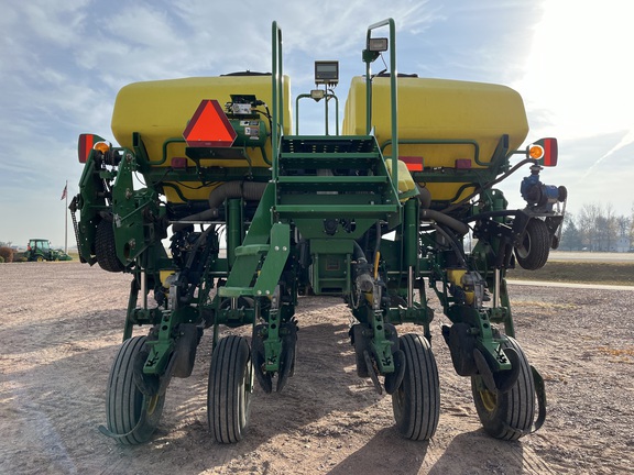 2014 John Deere 1770NT CCS Planter