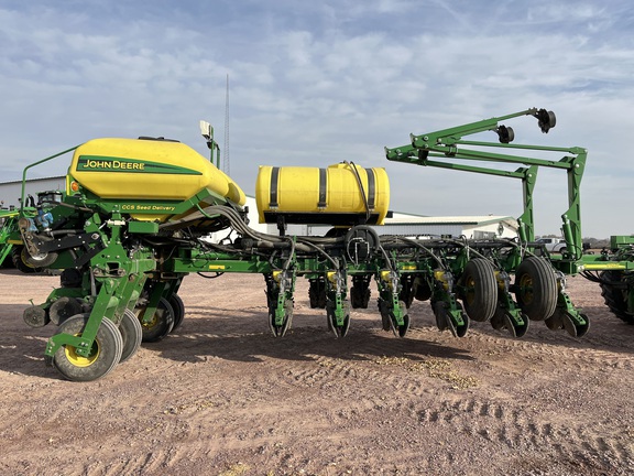 2014 John Deere 1770NT CCS Planter