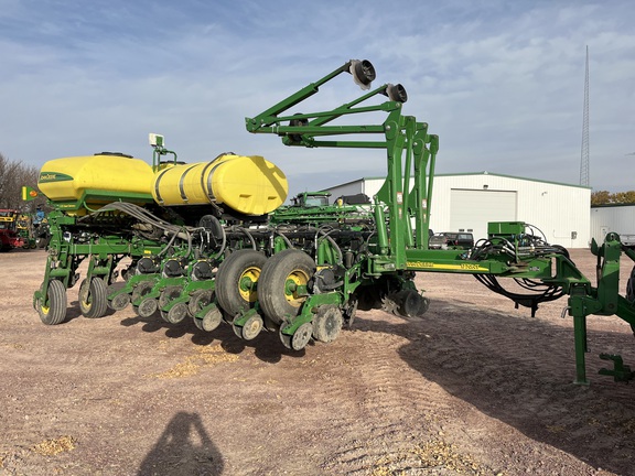 2014 John Deere 1770NT CCS Planter