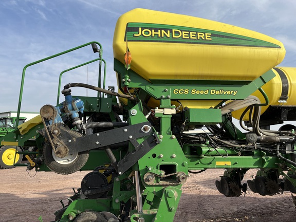 2014 John Deere 1770NT CCS Planter