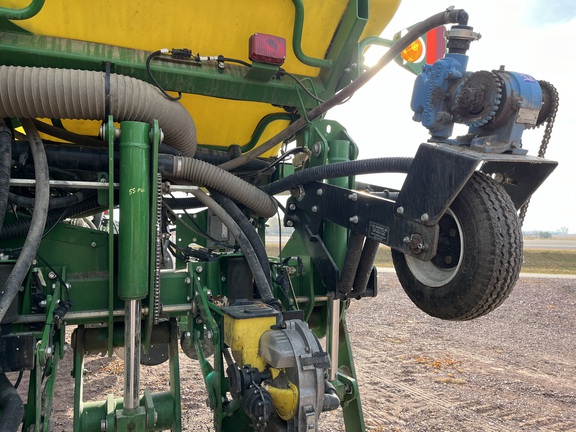 2014 John Deere 1770NT CCS Planter