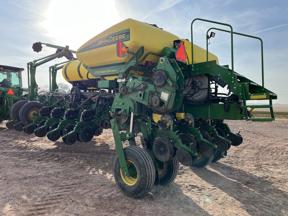 2014 John Deere 1770NT CCS Planter