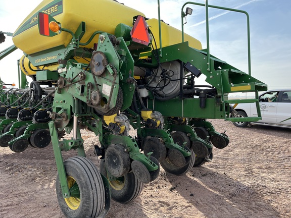 2014 John Deere 1770NT CCS Planter