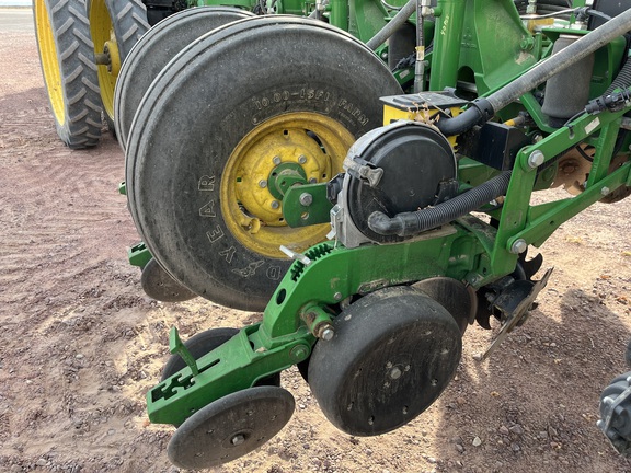 2014 John Deere 1770NT CCS Planter