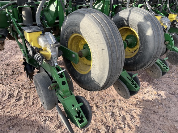 2014 John Deere 1770NT CCS Planter