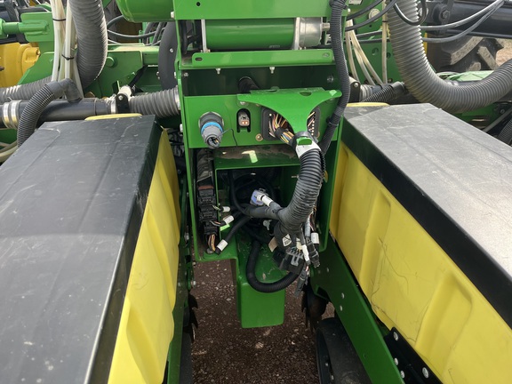 2014 John Deere 1720 Tree Planter