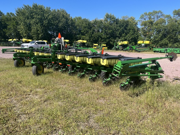 2014 John Deere 1720 Tree Planter