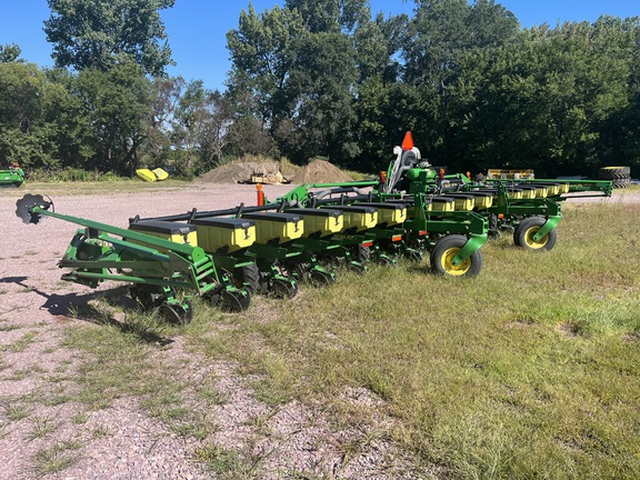 2014 John Deere 1720 Tree Planter