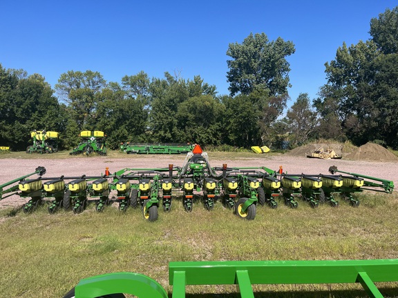 2014 John Deere 1720 Tree Planter