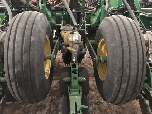 2011 John Deere 1770NT CCS Planter