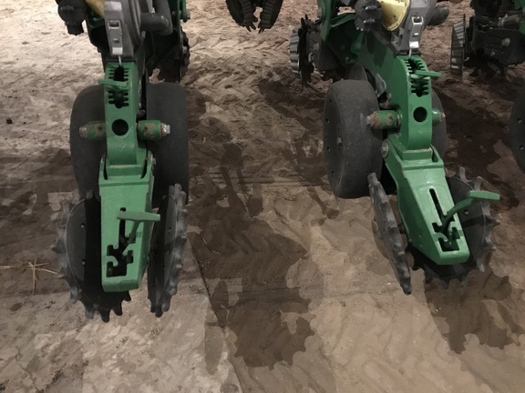 2011 John Deere 1770NT CCS Planter