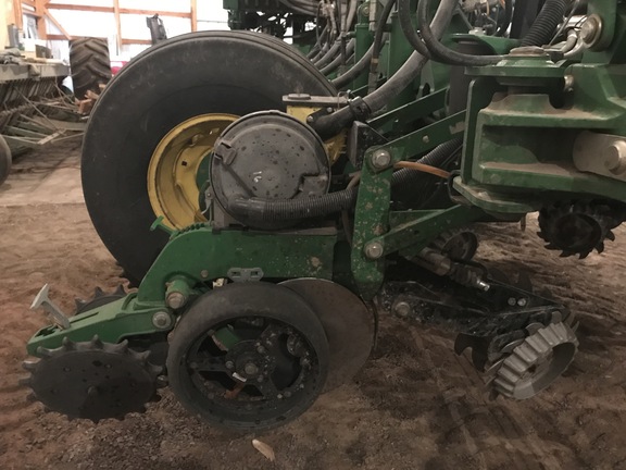 2011 John Deere 1770NT CCS Planter