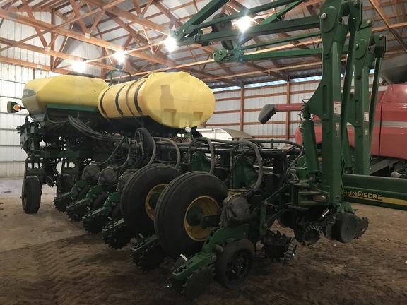 2011 John Deere 1770NT CCS Planter