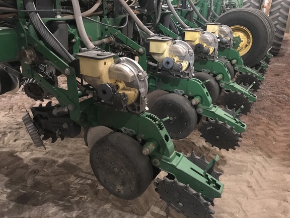 2011 John Deere 1770NT CCS Planter