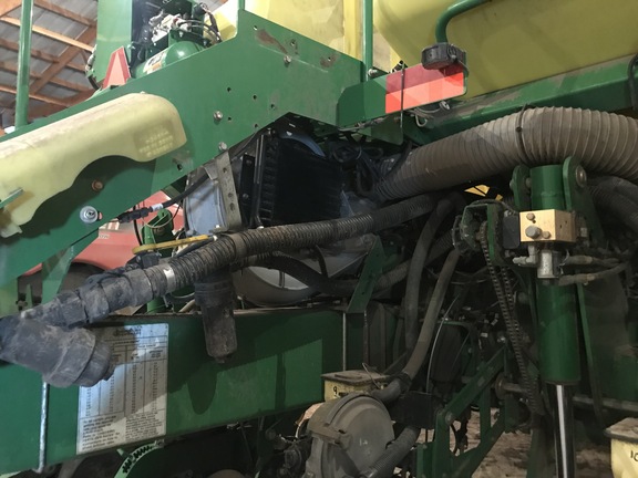 2011 John Deere 1770NT CCS Planter