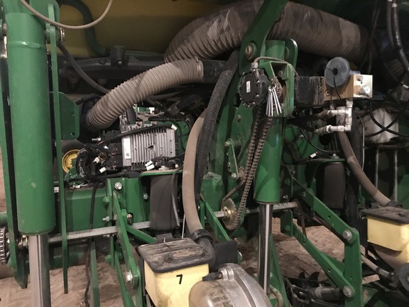 2011 John Deere 1770NT CCS Planter