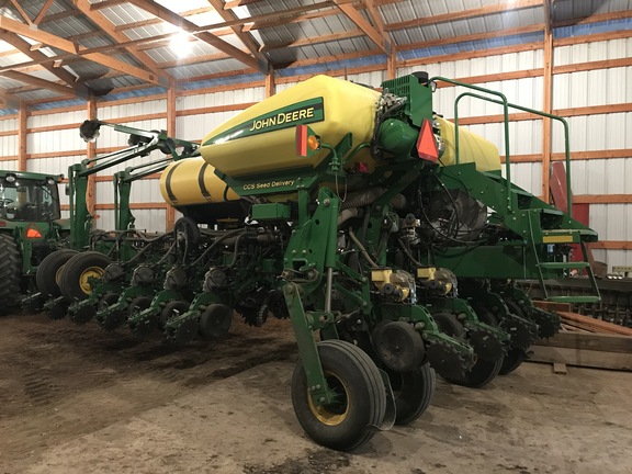 2011 John Deere 1770NT CCS Planter