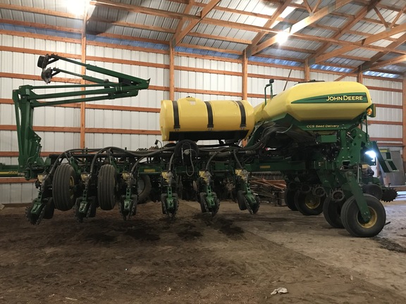 2011 John Deere 1770NT CCS Planter