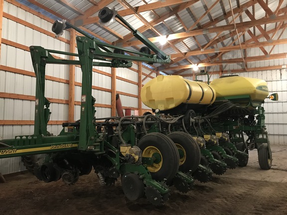 2011 John Deere 1770NT CCS Planter