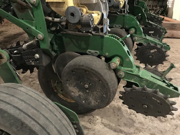 2011 John Deere 1770NT CCS Planter