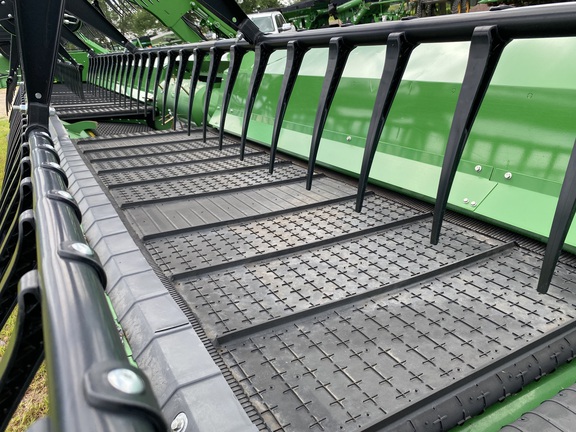 2024 John Deere RD40F Header Combine