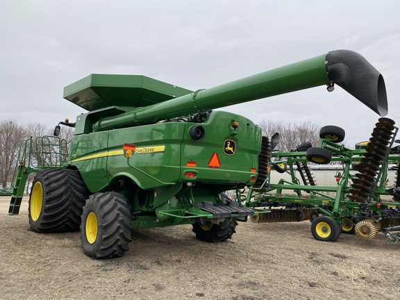 2018 John Deere S780 Combine