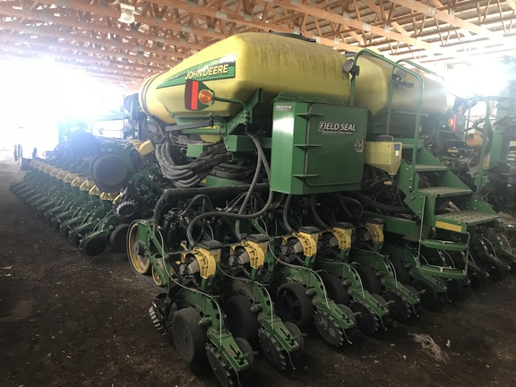 2009 John Deere DB60 Planter