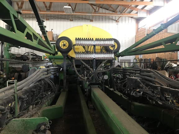 2009 John Deere DB60 Planter