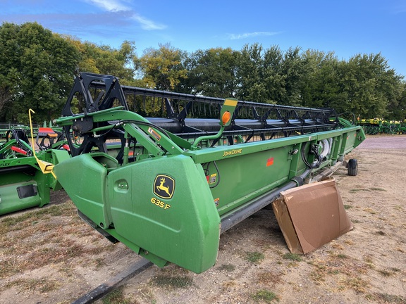 2010 John Deere 635F Header Combine