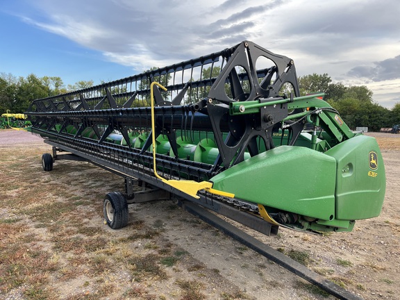 2010 John Deere 635F Header Combine