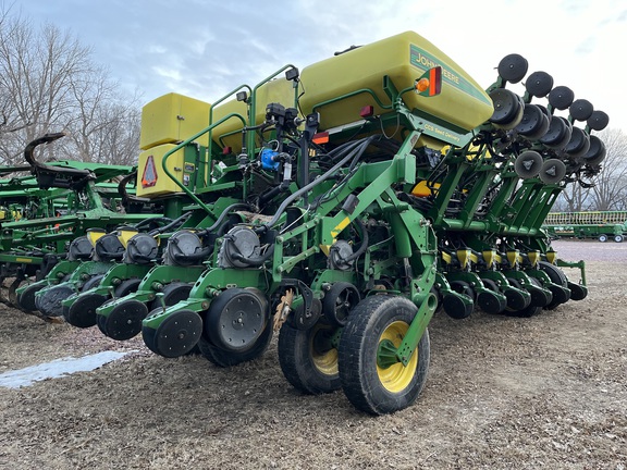 2007 John Deere 1790 Planter