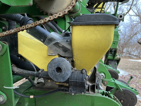 2007 John Deere 1790 Planter