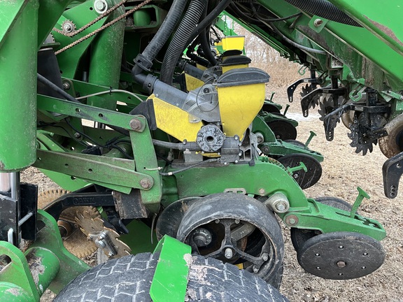 2007 John Deere 1790 Planter