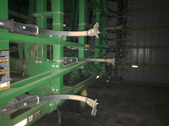 2023 John Deere 2230 Field Cultivator